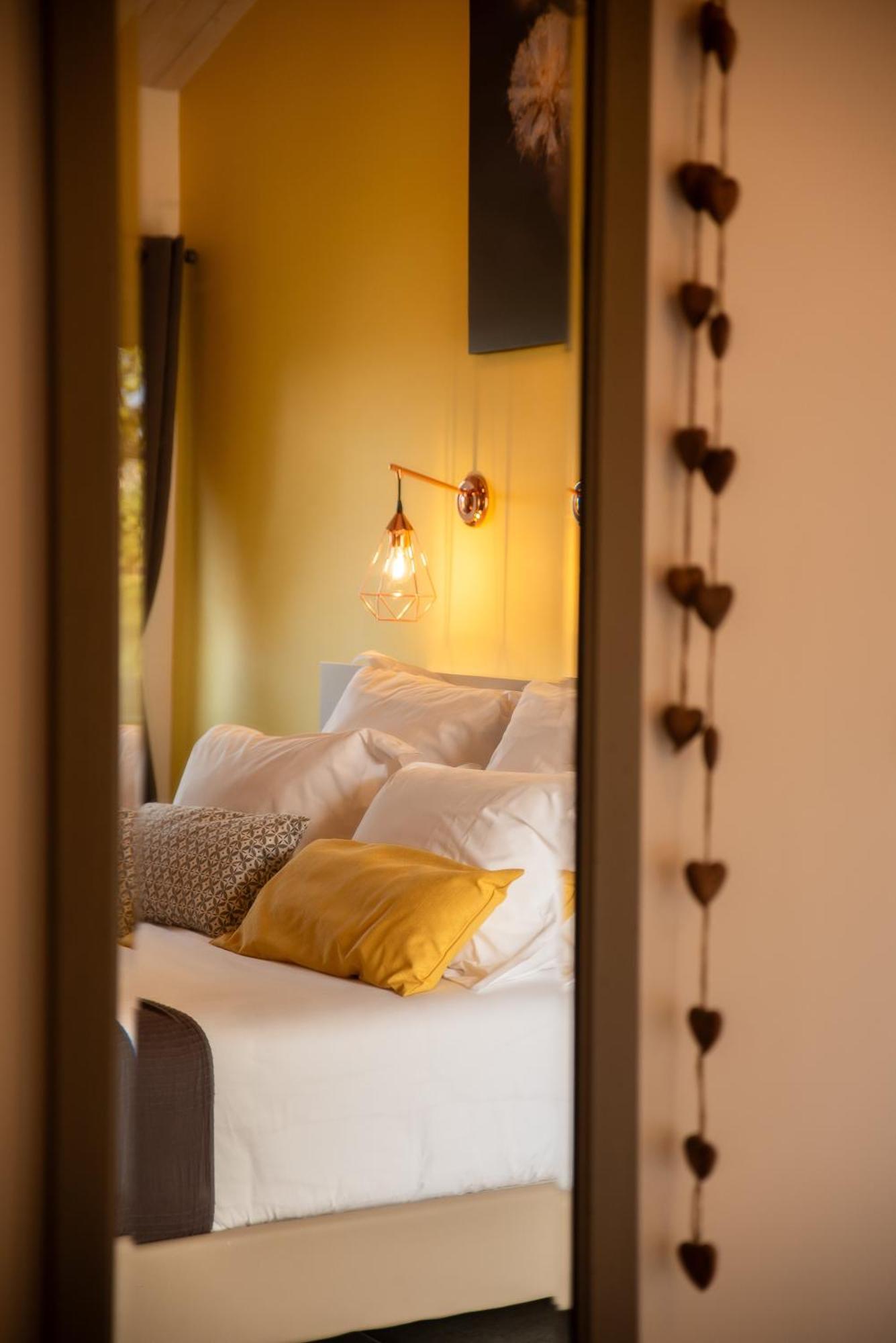 Domaine Forvent Bed & Breakfast Saint-Julien-de-Peyrolas Exterior foto